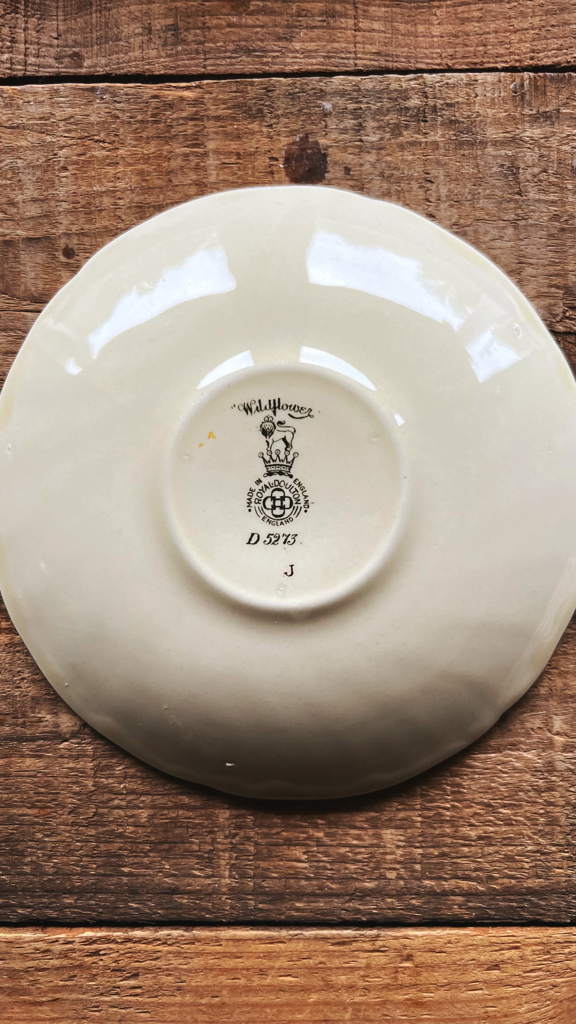 Close up of Royal Doulton Wildflowers saucer maker's mark
