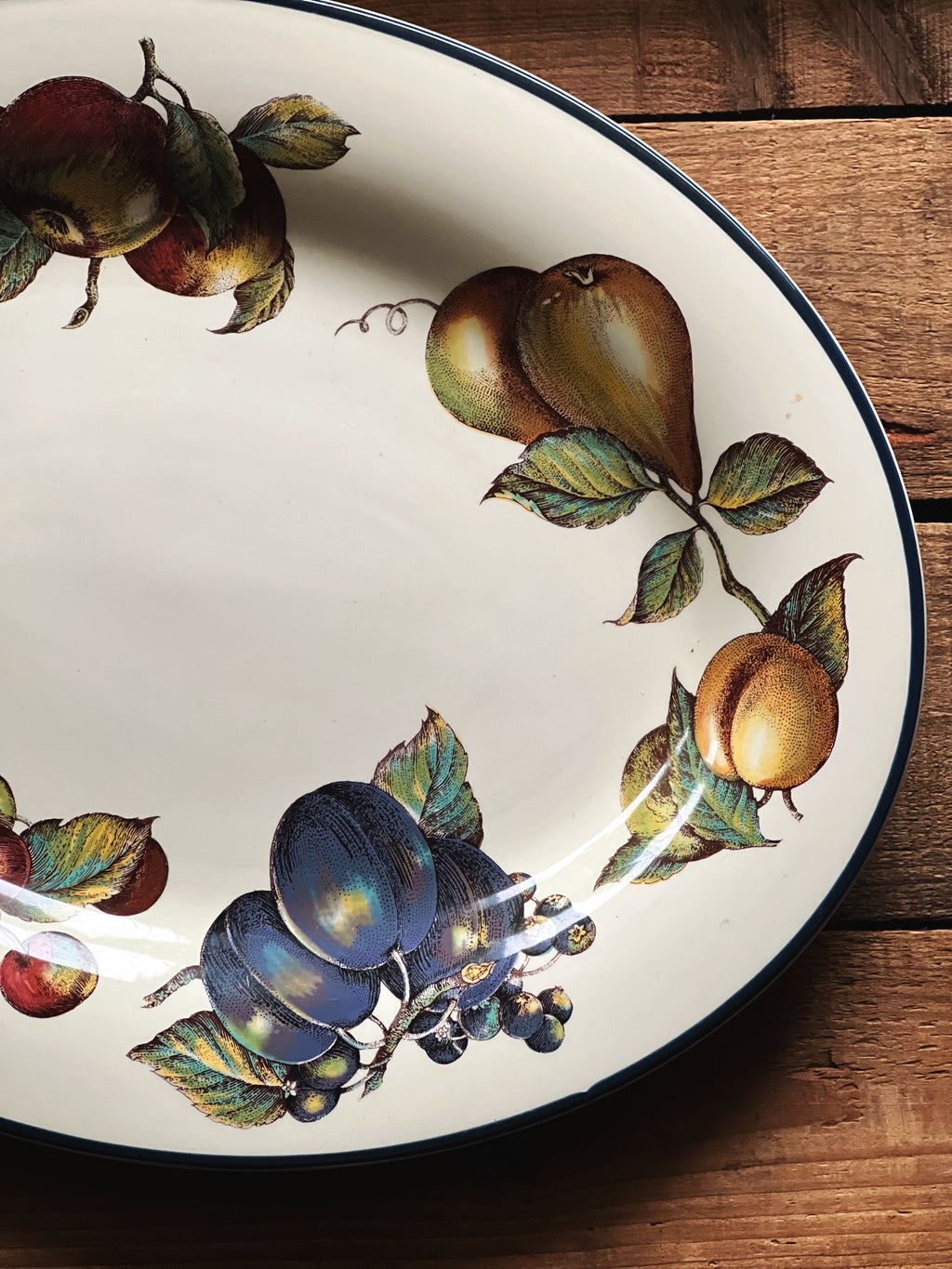 close up view of a Pier 1Macintosh serving platter