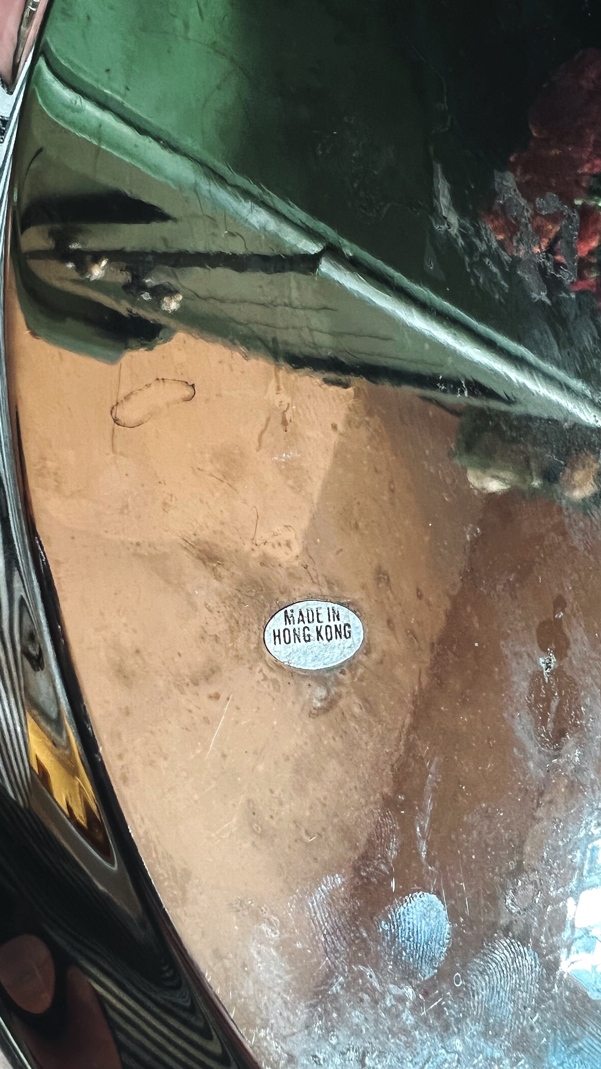 Sticker on a tray indicating 'Made in Hong Kong' 
