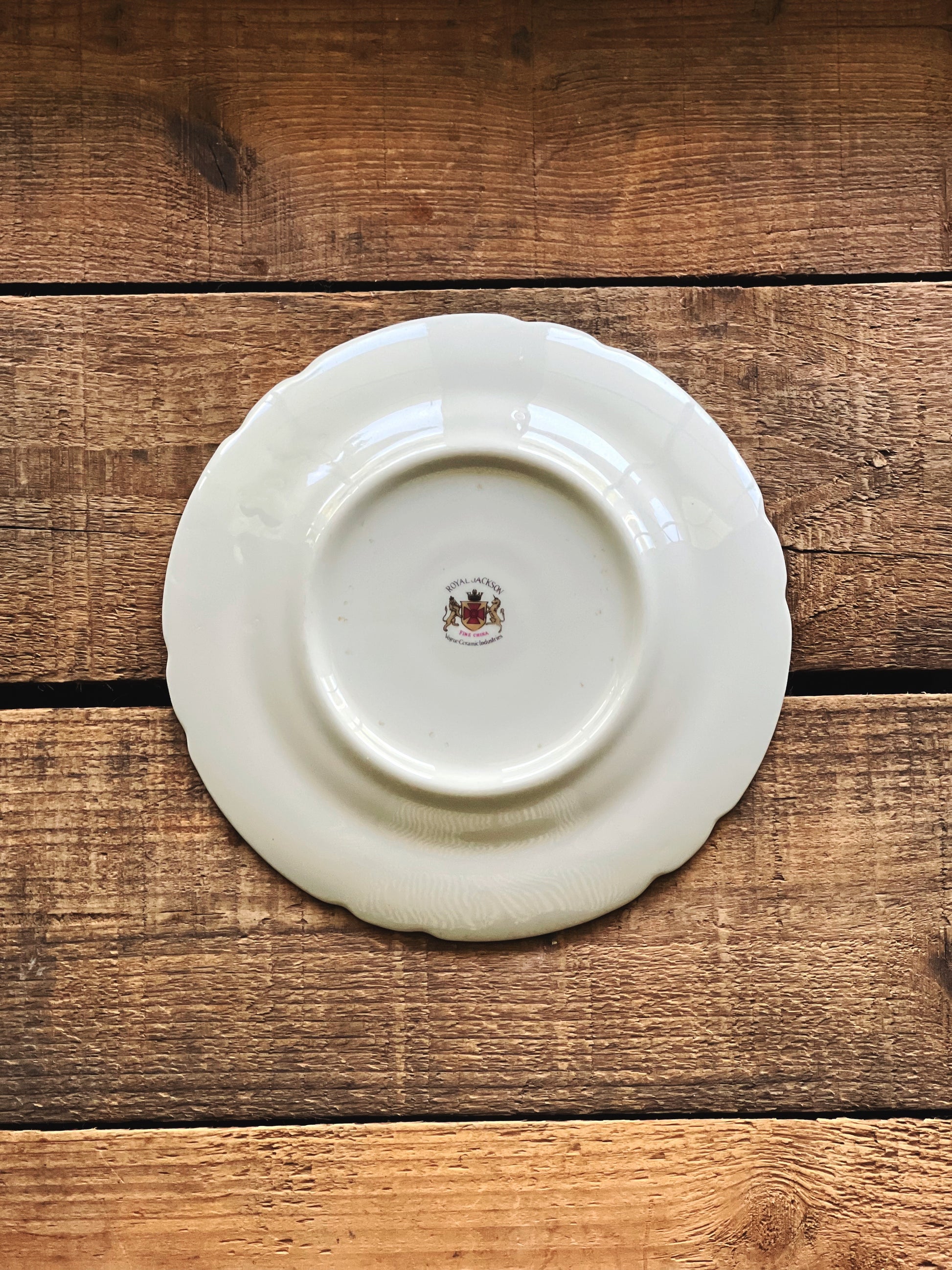 underside of a Royal Jackson Fleur De Blanc bread plate