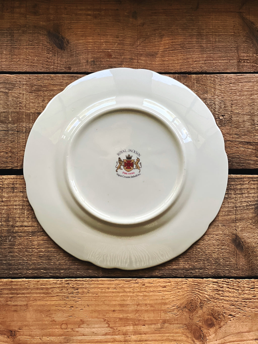 underside of a Royal Jackson Fleur De Blanc plate