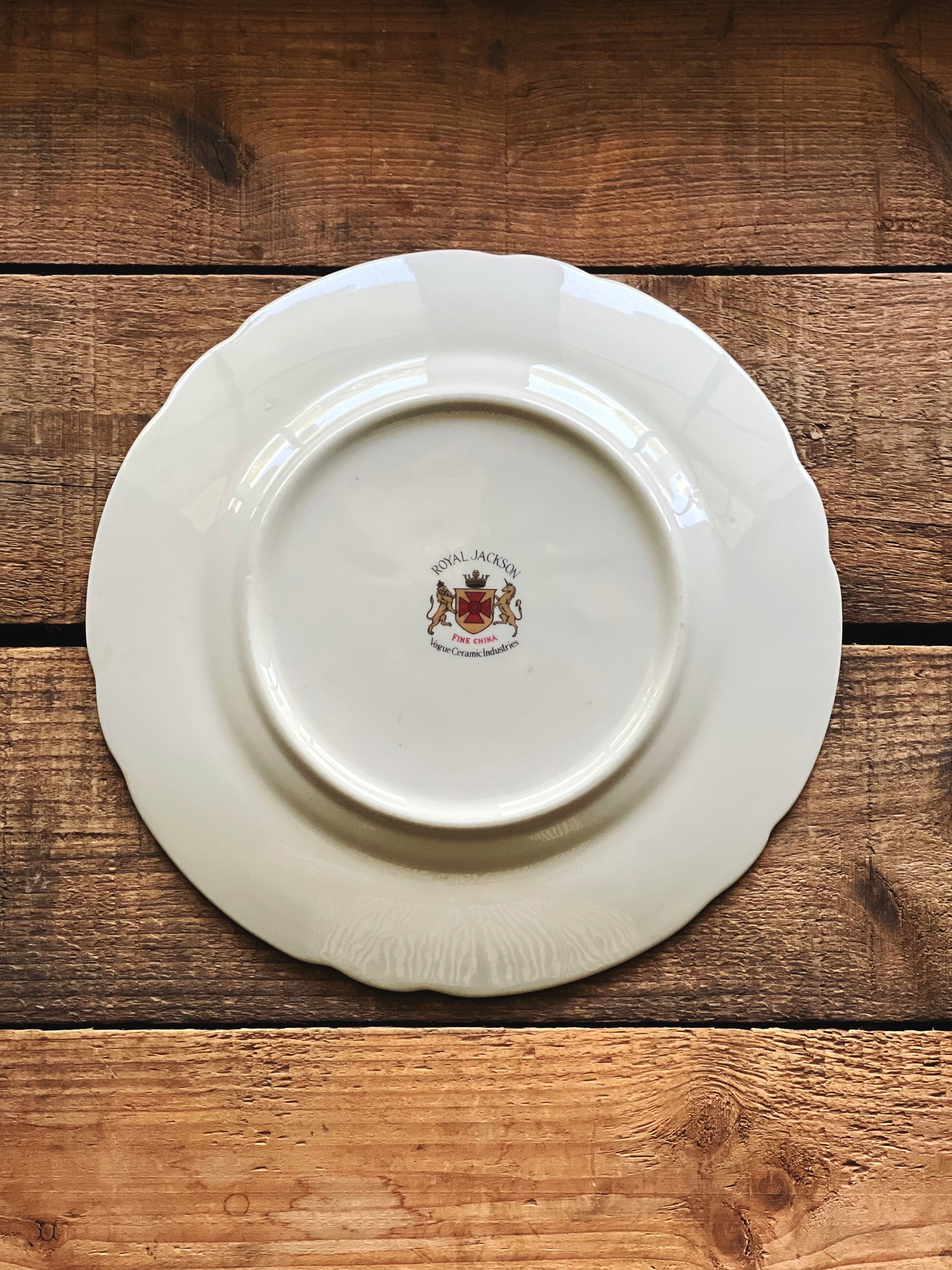 underside of a Royal Jackson Fleur De Blanc plate