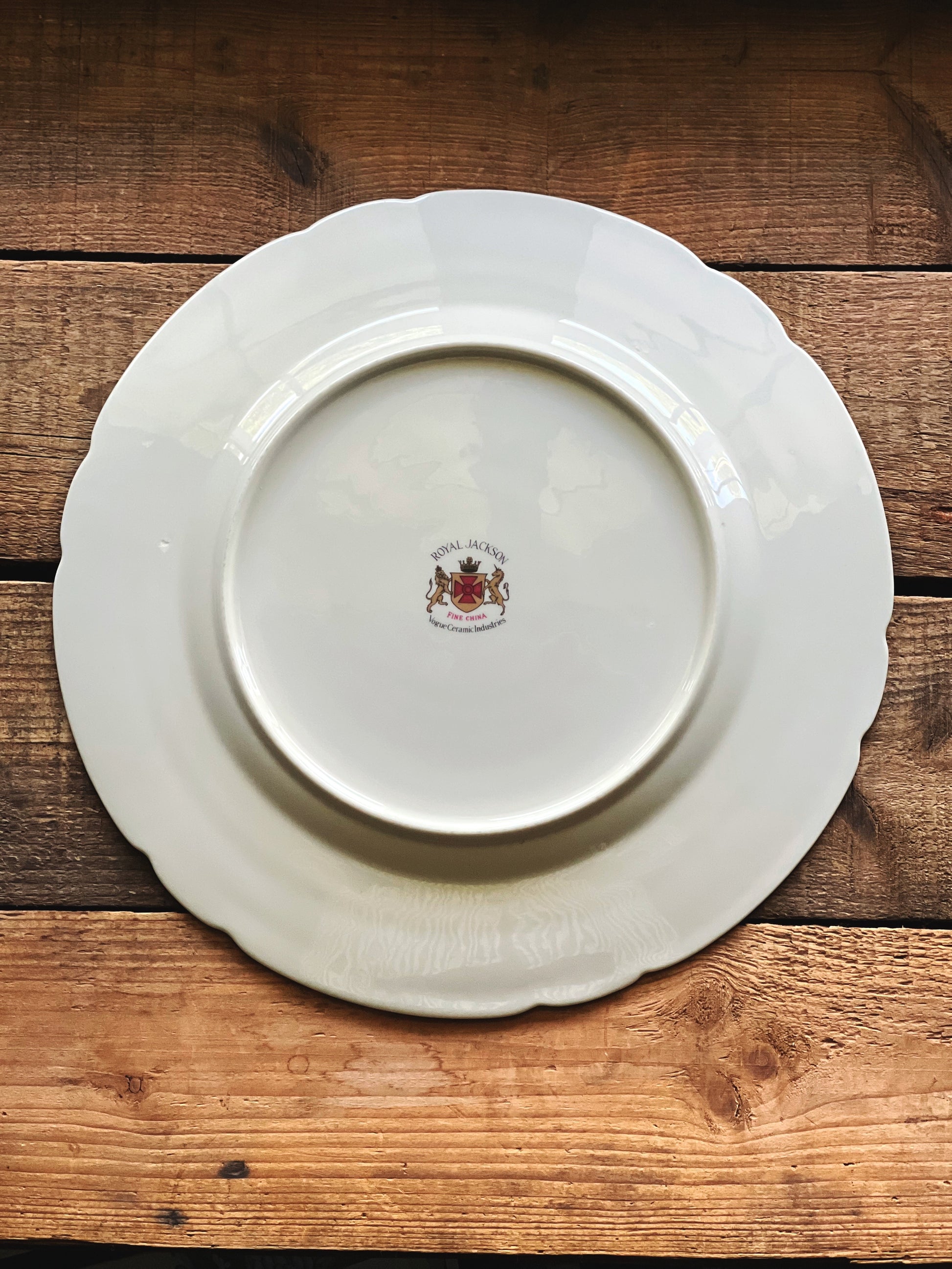 underside of a Royal Jackson Fleur De Blanc dinner plate