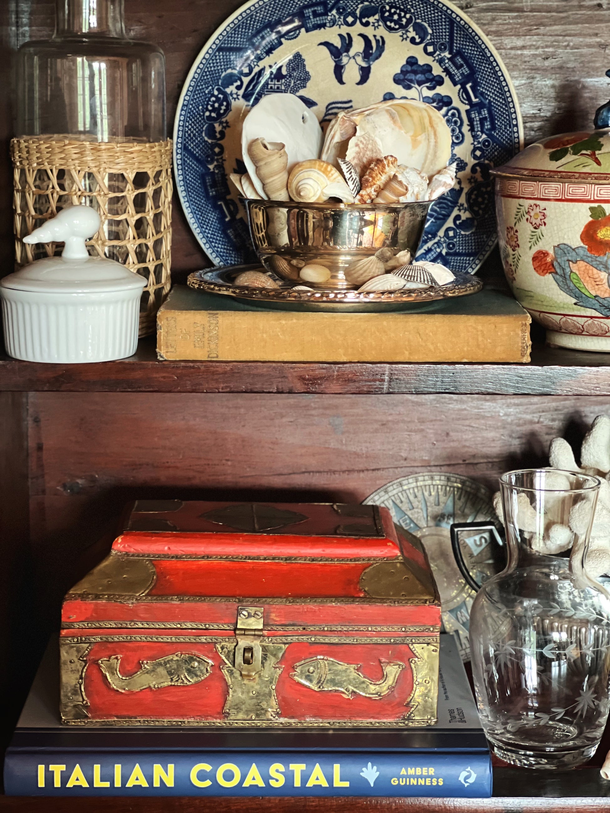 Vintage brass inlaid jewelry box with hinged lid closed