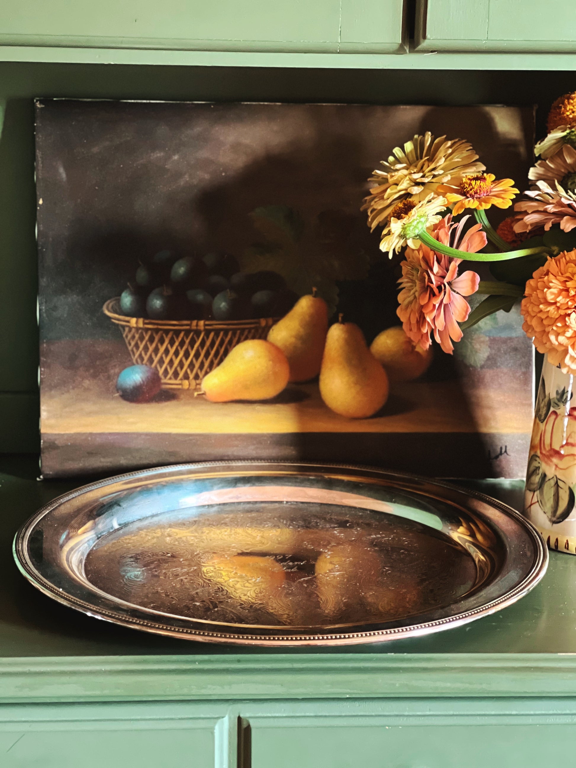 flat view of a Vintage Oneida Silverplate Round Serving Tray 