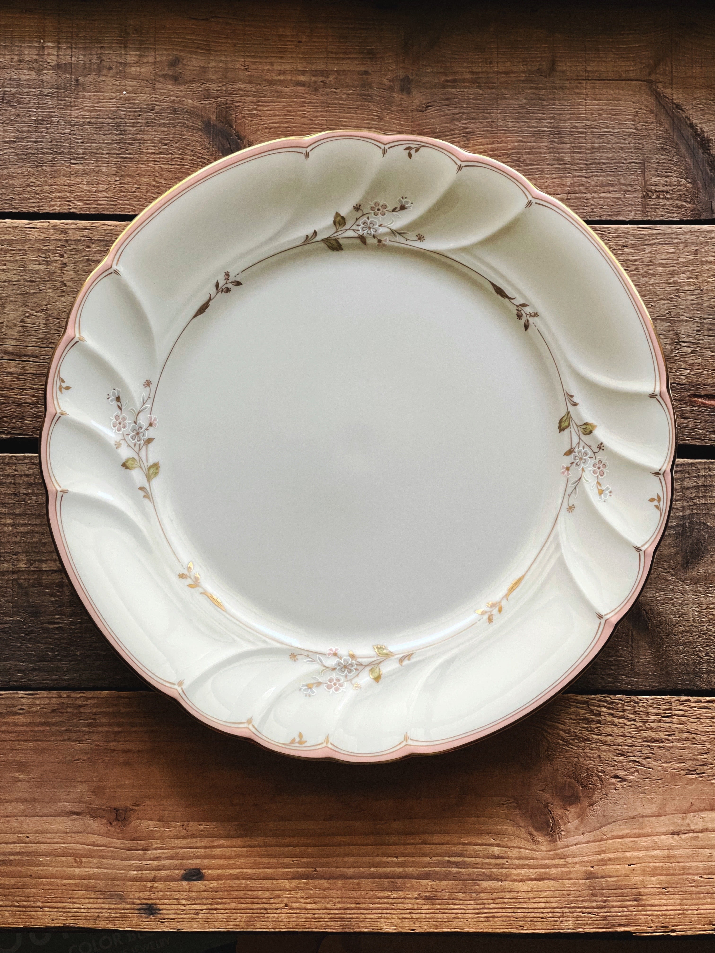 Vintage & Antique Dinner Plates | Mismatched Sets & Replacement