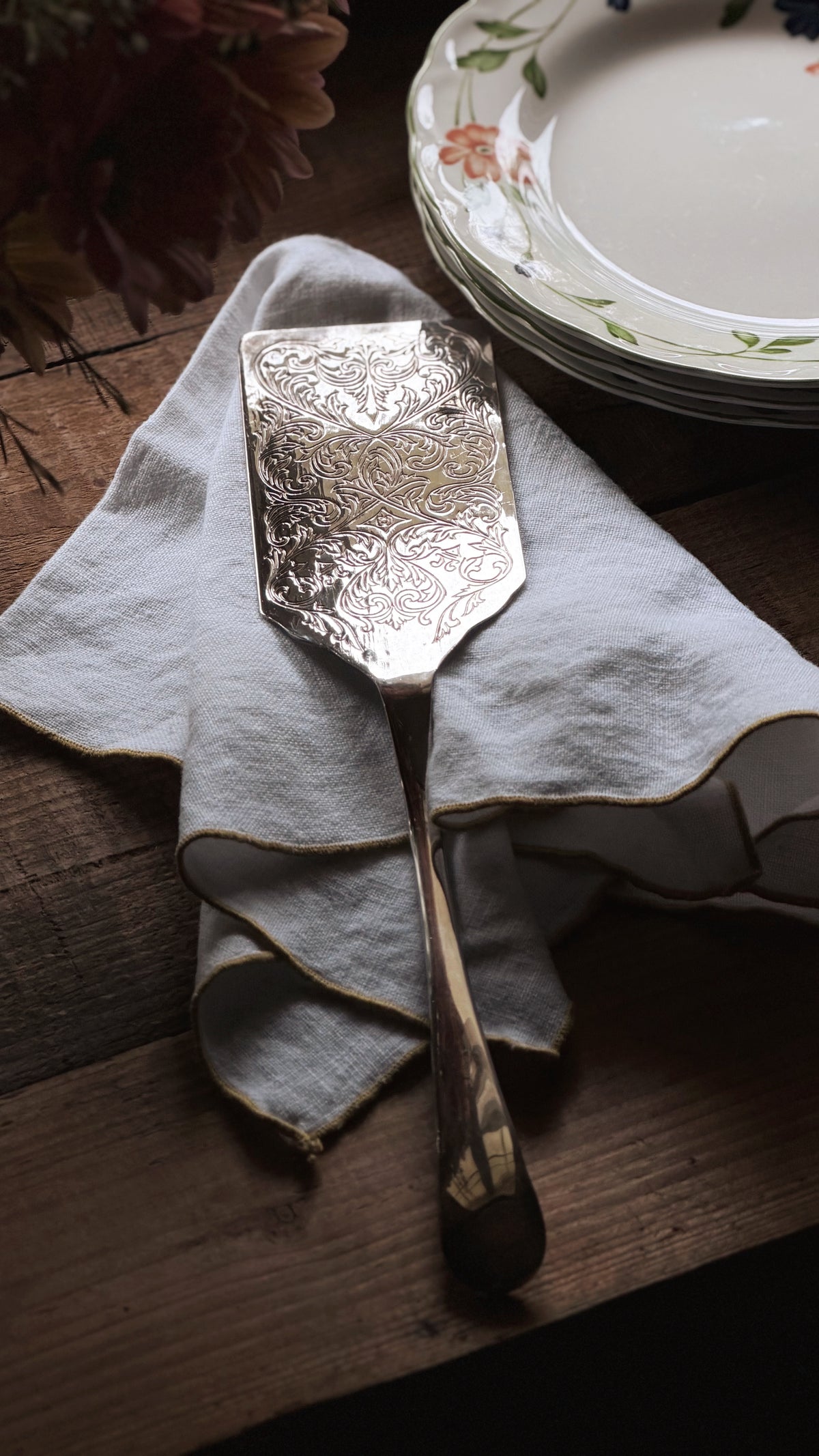 Vintage Silver Tone Pie & Cake Server with Streamlined Handle