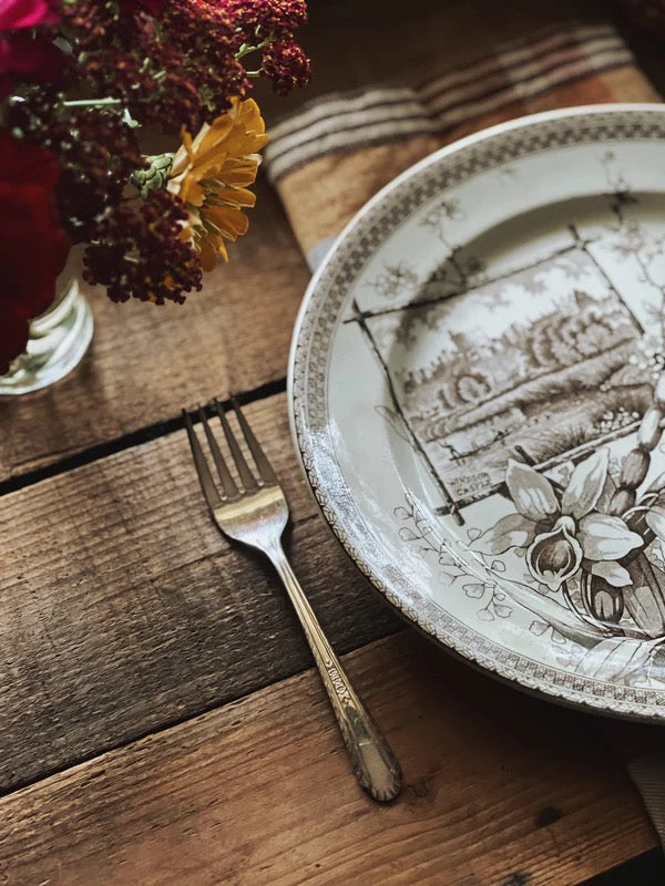 Vintage Holmes & Tuttle Wentworth 24 Piece Flatware Set