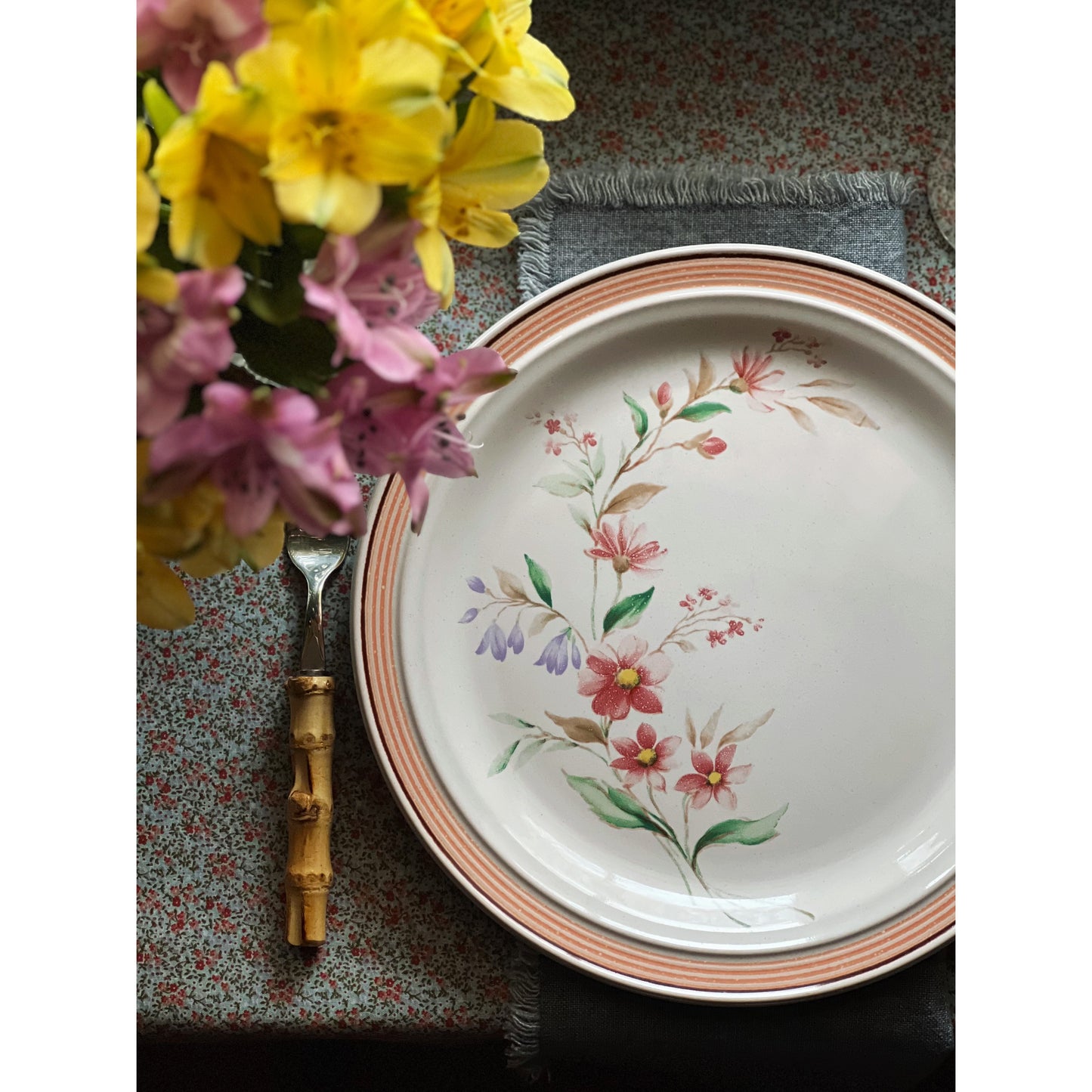 Vintage Color Stone II Pink Floral Stoneware Set of 4 Dinner Plates
