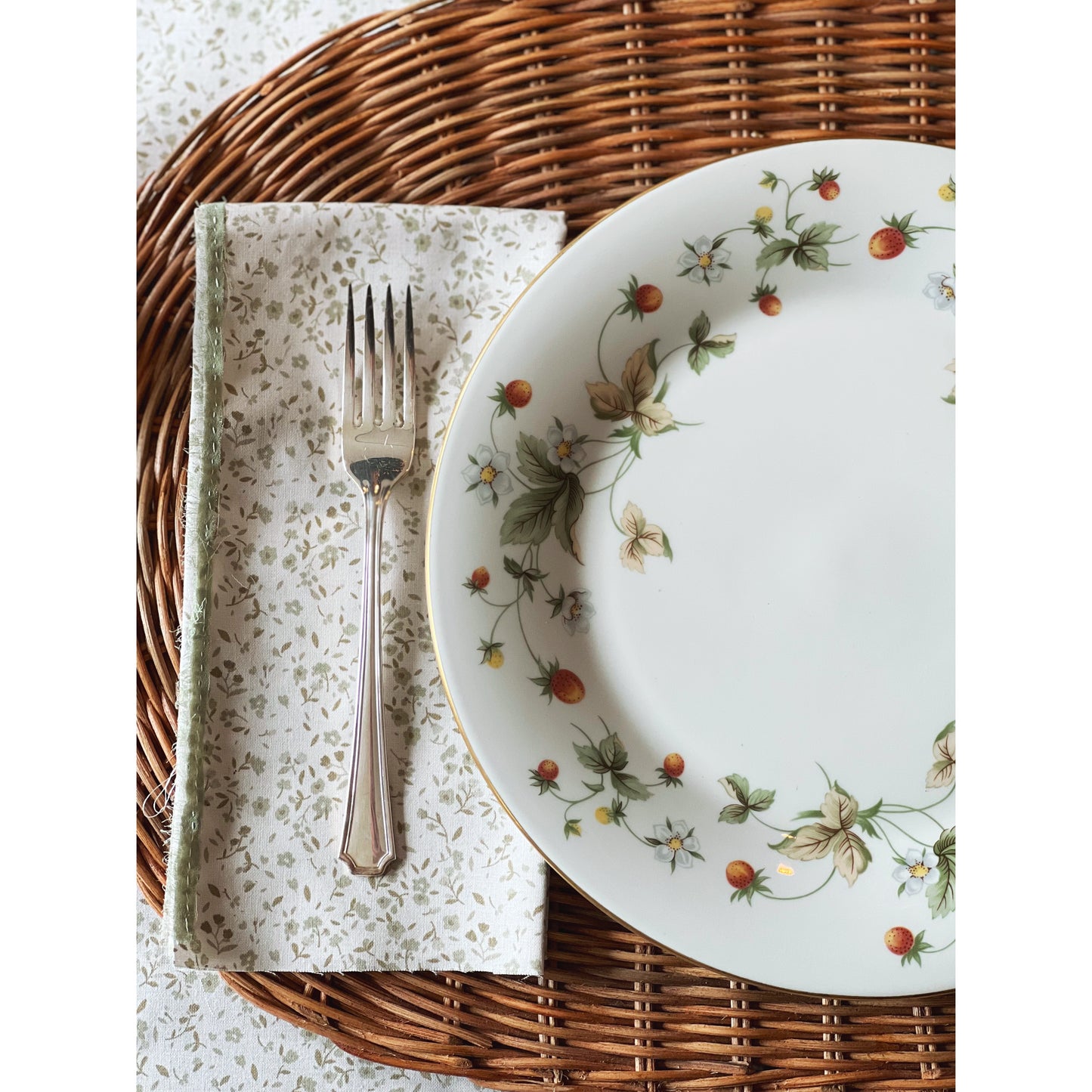 Royal Doulton Strawberry Cream Dinner Plate