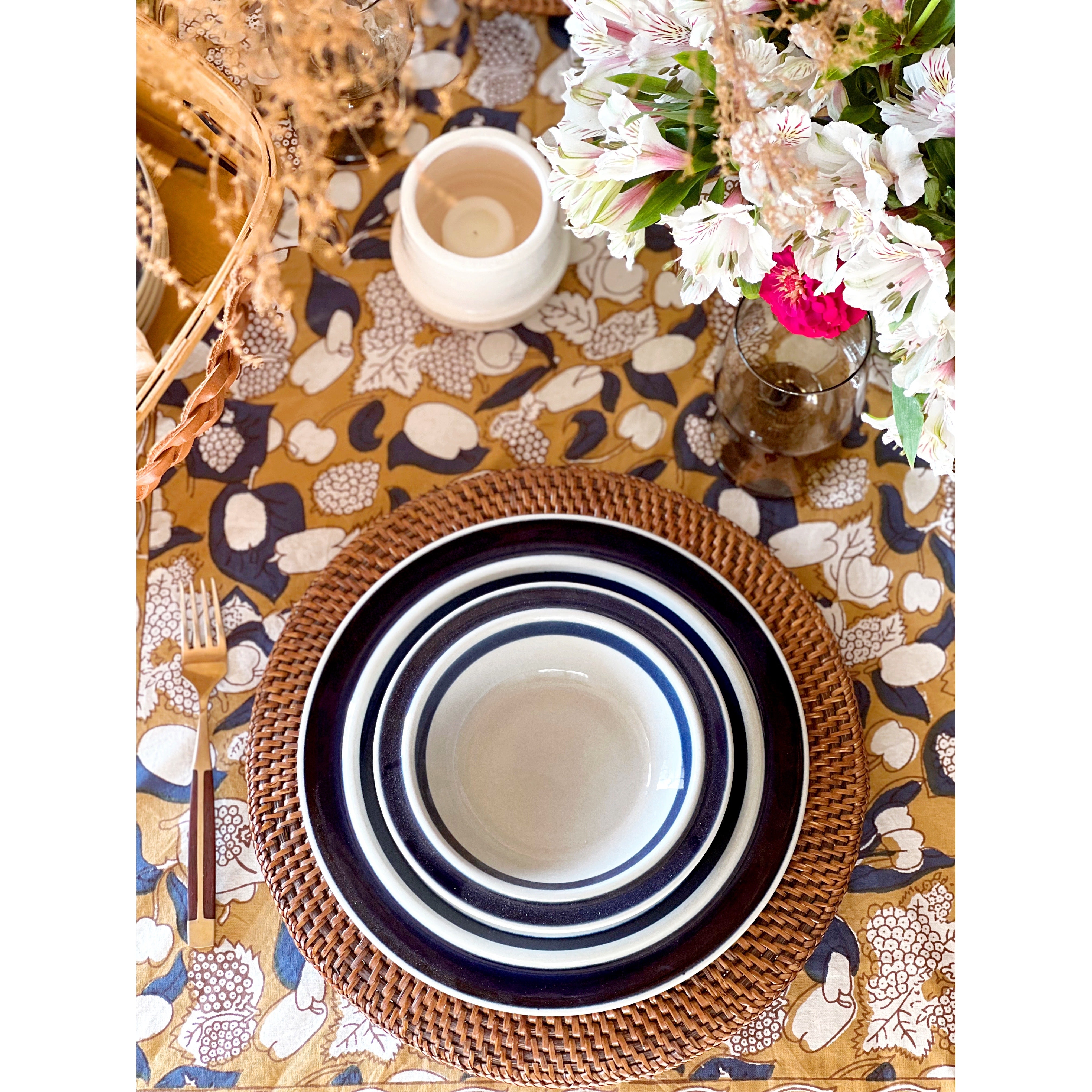 Vintage Arabia of Finland Anemone Blue Dinner Plate – feastvintage