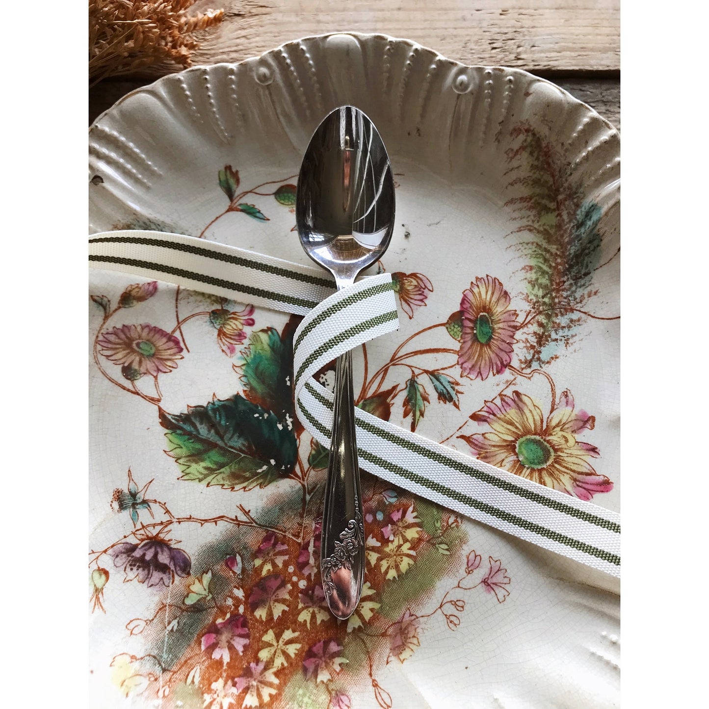 Vintage Oneida Community Tudor Plate Queen Bess II Teaspoon