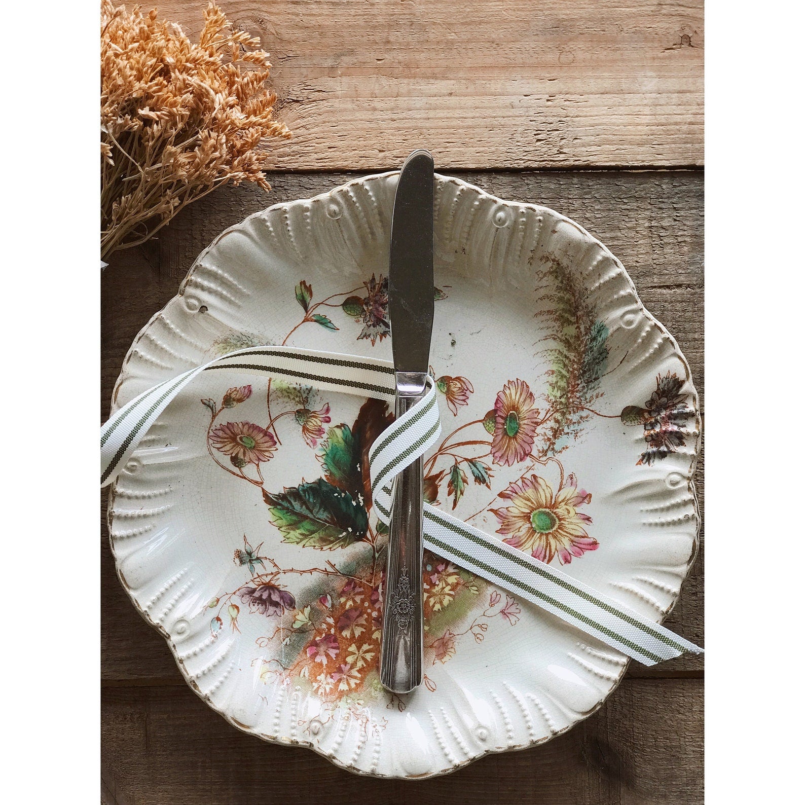 Rogers Overlaid Desire Modern Hollow Grille Knife