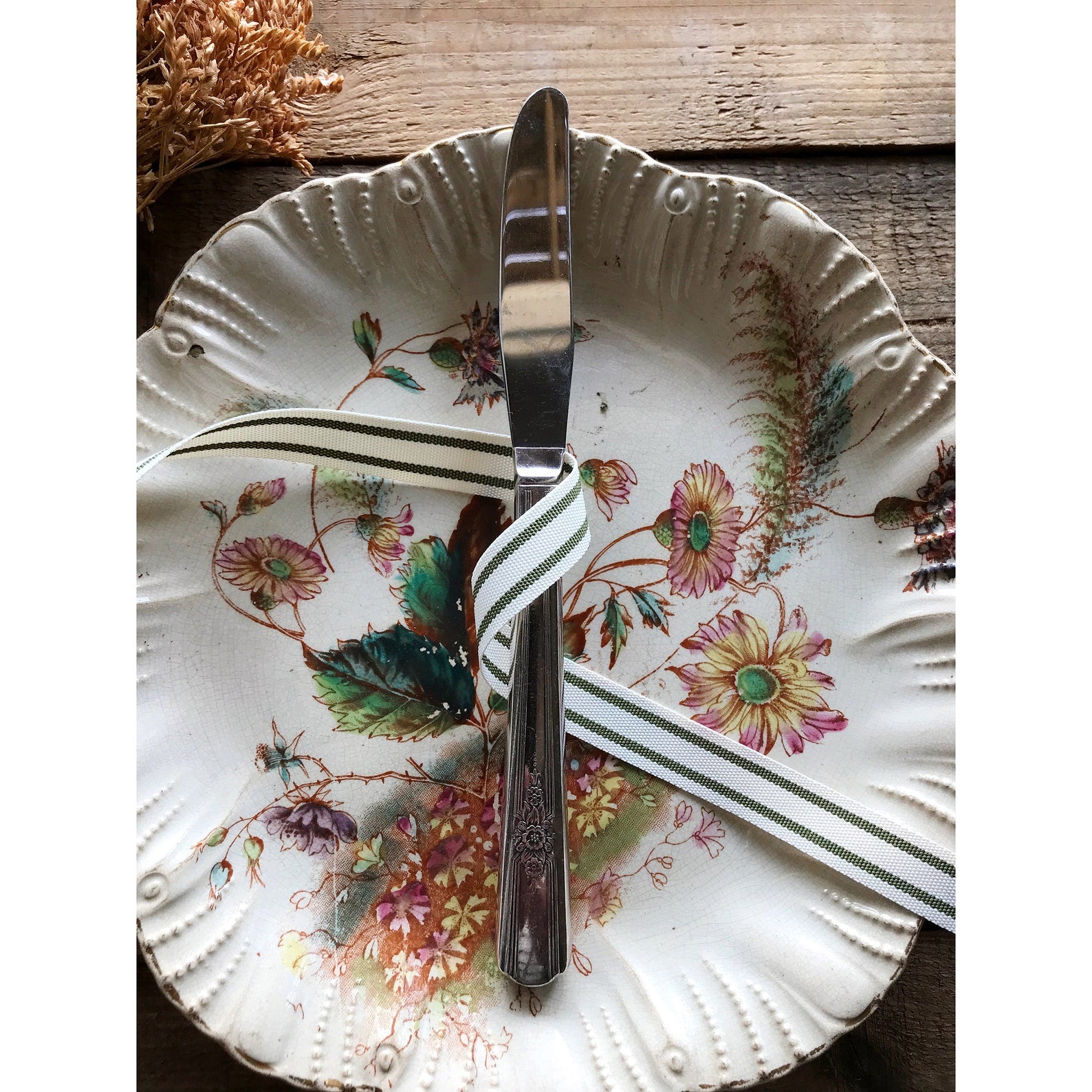 Rogers Overlaid Desire Modern Hollow Grille Knife